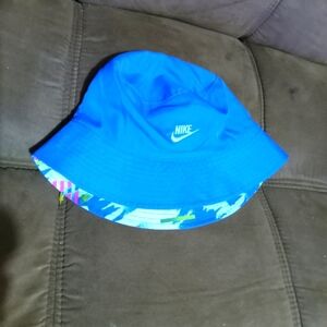 Nike reversible bucket hat